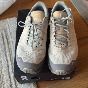 On cloud hiking trail running shoes sz 8